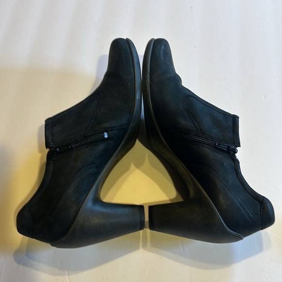 Ecco black soft suede pebbles sculptured with cone heel low cut zip up booties - Picture 5 of 12